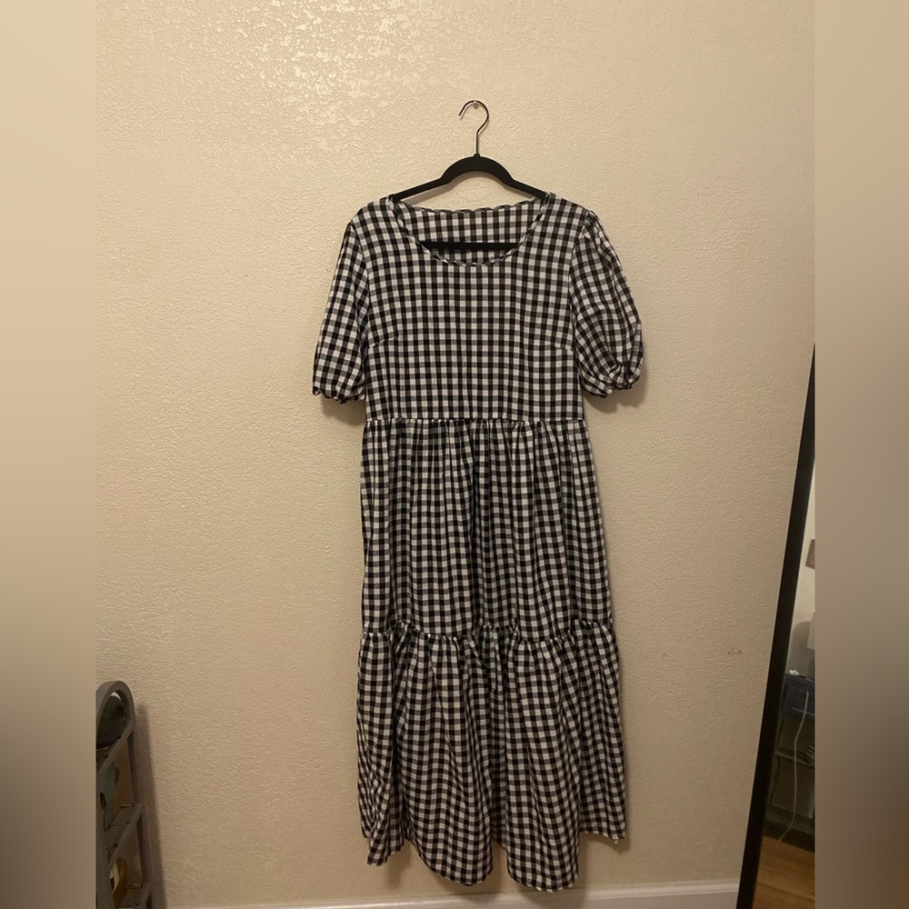 Gingham puff sleeve dress